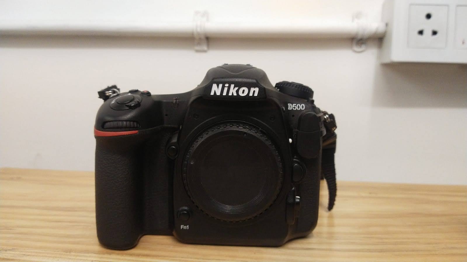Used Nikon D500 With Battery Charger - cambuy-lives